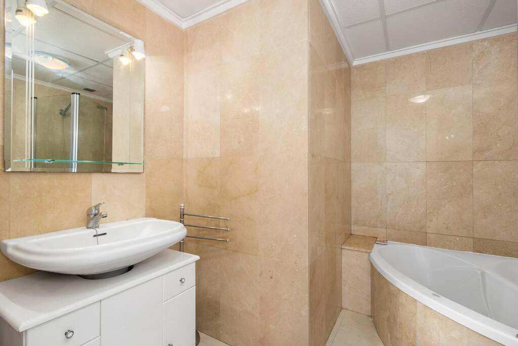 A Beautiful 2 Bedroom Townhouse - Las Cerezas Сиудад Кесада Екстериор снимка